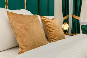 Golden Greens Studio - Luxury Design & Self Check-in