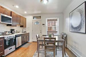 1BR Homey Apt in Irving Park - Troy 2