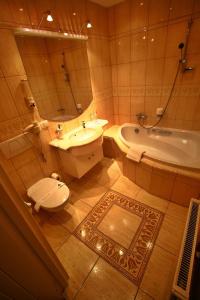 Adriano Spa