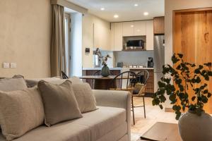 Le Cottage San Miguel de Allende, Modern Luxury in Centro with Pool & Jacuzzi