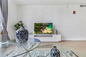 Modern 2-BD Condo in The Heart of Midtown Miami