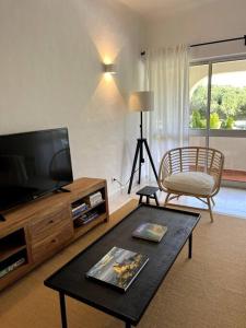 Sunny Vilamoura Golf Villa with Private Pool