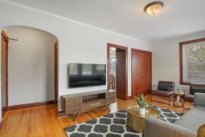 Prime City Stay in a 1BR Apartment - Cullom F2