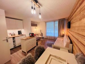 Studio au pied des pistes avec parking, terrasse et casier à ski - FR-1-546-54