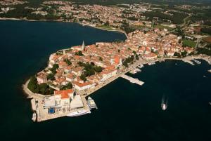 Apartment in Porec with terrace, air conditioning, WiFi, washing machine (4928-4)