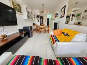 Lindo apartamento3 quartos Enseada 8 pessoas