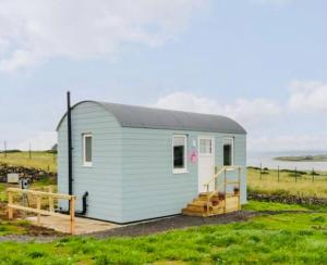 The Lazy Llama Farm Stay Shepherd Hut