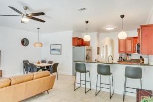 Charming Navarre Townhome: 5 Mi to Beach!