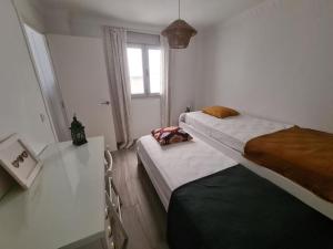 Cheerful 5-bedroom home with unique rooftop views