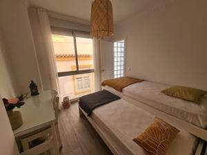 Cheerful 5-bedroom home with unique rooftop views