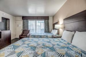 Queen Room with Two Queen Beds - Non-Smoking room in Eastside Lodge