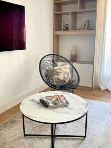 Appartements LA PERLE DU THIOU - Charmant T3 au Centre d-Annecy avec Parking Prive : photos des chambres