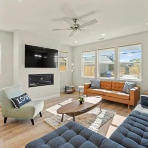 Newly Built Murphys Modern Retreat - Mountain Ranch