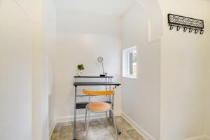 Cozy Retreat in Downtown Lancaster with Backyard Patio