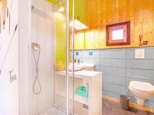 Chalets Chalet in Moulin with Sauna & Stunning Views : photos des chambres
