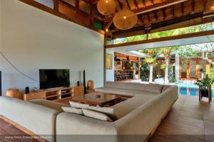 Biệt Thự Có Hồ Bơi Riêng (Villa with Private Pool)