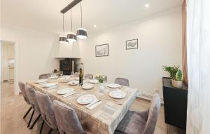 Awesome Home In Dicmo Prisoje