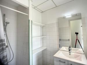 Appartements Appartement Lamalou-les-Bains, 3 pieces, 4 personnes - FR-1-451-169 : photos des chambres