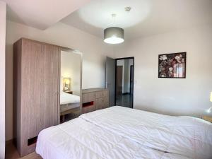 Bel F2 climatisé, terrasse, parking, à 50m des Thermes de Lamalou-les-Bains, animaux acceptés - FR-1-451-193