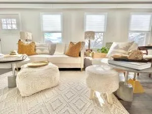 Luxury 4 bedroom 2 bath Lake Views - Northborough