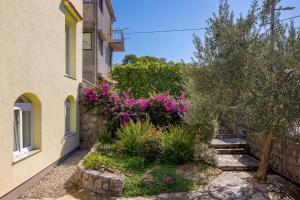 Apartments and rooms with parking space Kraljevica - 17589