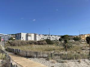 Appartement 2 pièces face à la mer avec terrasse, parking privé et wifi à Sète - FR-1-338-526