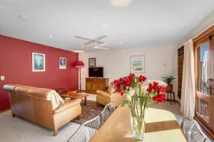 Platypus Cottage Watch them play from the garden - Ridgeway