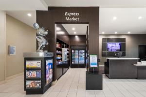 Holiday Inn Express & Suites Anaheim Resort Area by IHG