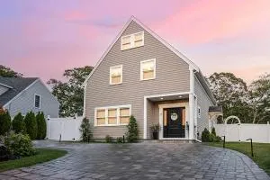 Renovated & Sophisticated Home Near Beach & Shops! - West Hyannisport