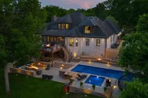 Luxury@Lake Mansion Pool/Hot Tub for Discerning Tastes - Old Hickory