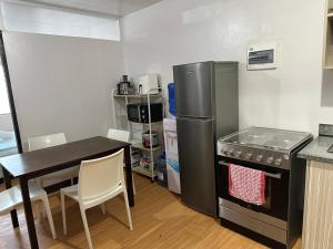 Cebu City 2 Bedroom Condo Unit-WIFI-AC-Hot Shower (U404)