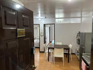 Cebu City 2 Bedroom Condo Unit-WIFI-AC-Hot Shower (U404)