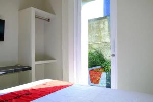 RedDoorz near Mangga Dua Square