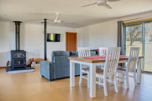 Kangarooby Cottage - A Peaceful Off-grid Escape