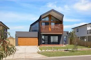 Island Family Retreat by Ready Set Stay - BYO Sheets and Towels - جزيرة فيليب