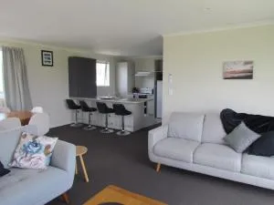 West Coast Wonder 4 Minutes Drive to Glinks Gully - Parore