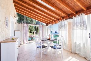 Agios Gordios Ammos House