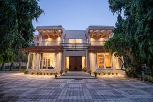 StayVista at Estate 10 by GTV Estate Luxury Private Pool Villa in Delhi