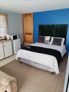 2 on Haig Accommodation, Selbourne, East London - Duncan Village