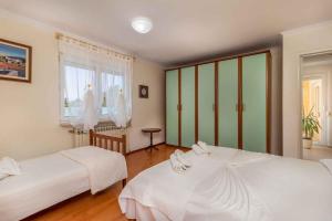 Holiday home in Jadranovo 33199 
