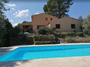 Maisons de vacances Villa Les Agrions avec piscine : photos des chambres