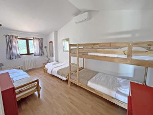 Maisons de vacances Villa Les Agrions avec piscine : photos des chambres