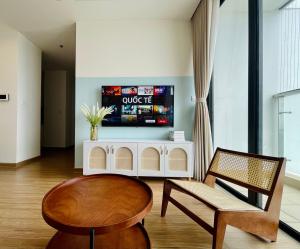 LUXURY APARTMENT VINHOMES SKYLAKE 5min to KEANGNAM