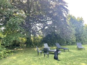 Welcome to Hazelwood, The Mount Somerton Apartment - modern and fully equipped, Private off-street parking, Near Glastonbury Tor, The spectacular Wells Cathedral, Stourhead, Sherborne Abbey, Millfield School, Clarks Village