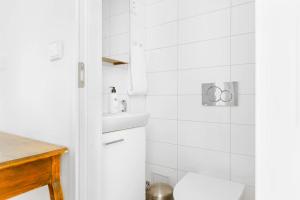 Spacious apt on Tranquil Courtyard