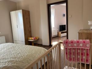 Apartament Bobrzańska - 4 bedrooms sypialnie