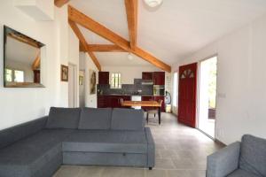 Appartements Les Pieds Roubert - Gite avec piscine et vue : photos des chambres