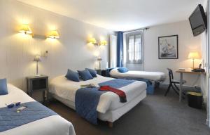 Hotels Hotel Les Tilleuls, Bourges : Chambre Quadruple