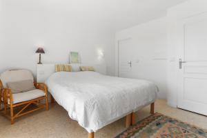 Rez de villa avec jardin vue mer