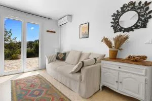 Rez de villa avec jardin vue mer - La Rouviere